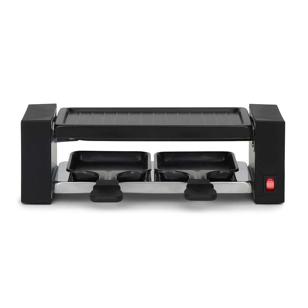 Appareil à raclette Livoo compact avec plateau grill, deux caquelons et spatules sur une table en bois