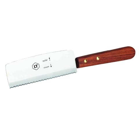 Couteau à raclette en inox et bois posé près d’une meule de fromage et de religieuses