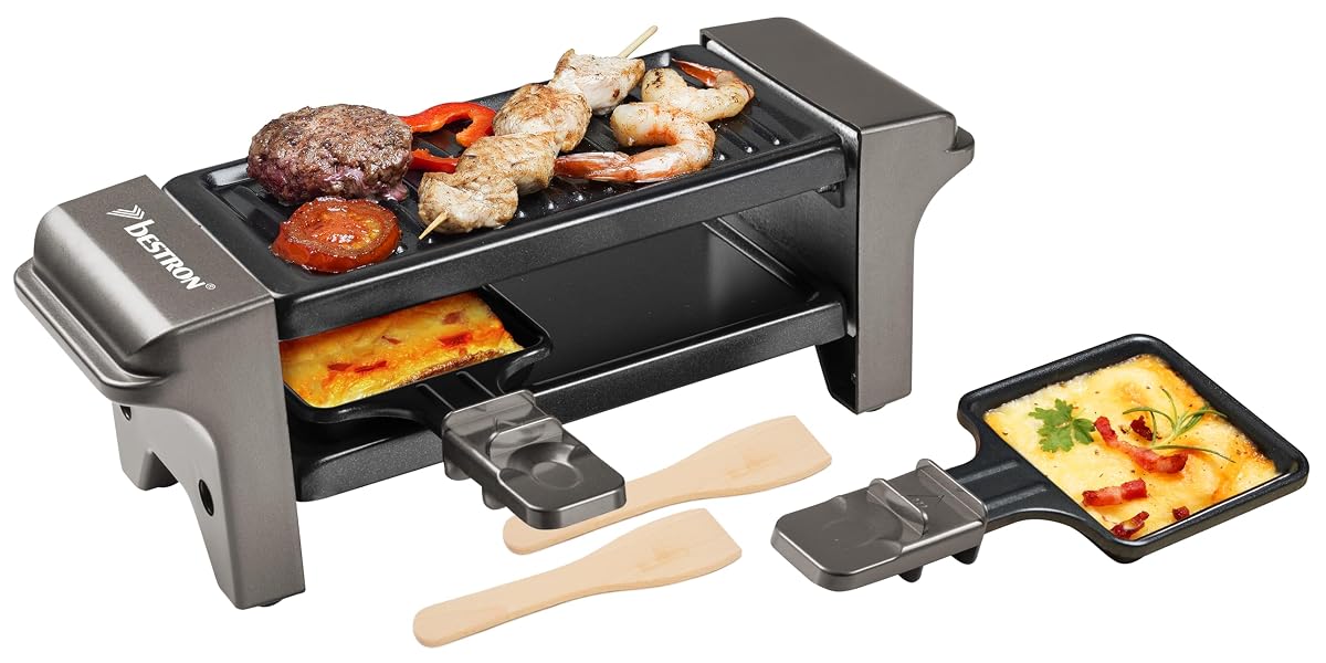 Mini gril raclette Bestron gris avec deux poêlons et spatules en bois sur une table conviviale
