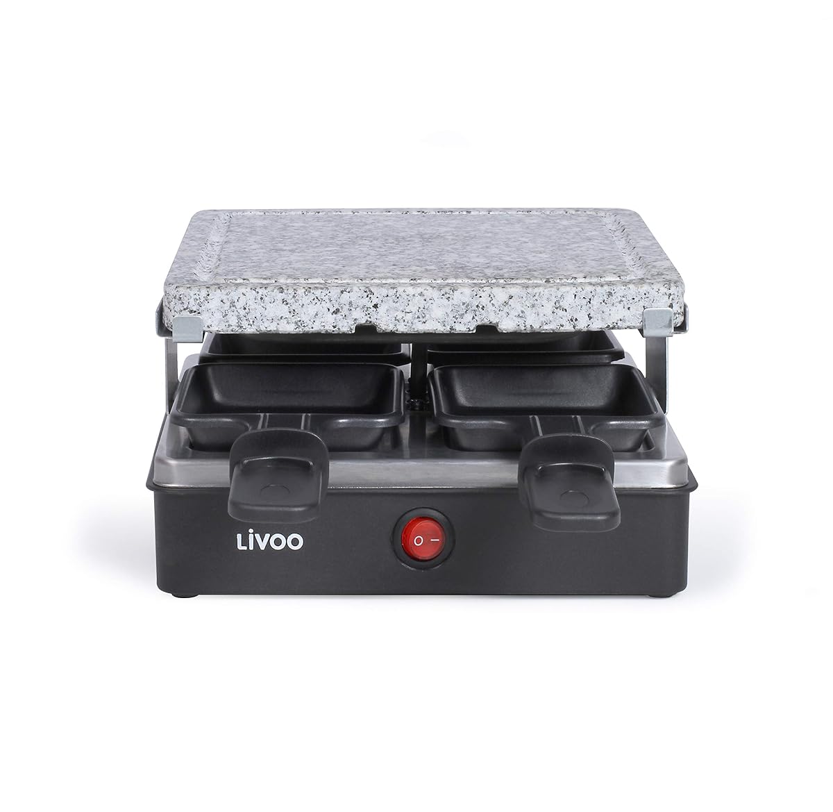 Appareil à raclette noir avec grill en granite et quatre caquelons sur une table en bois clair